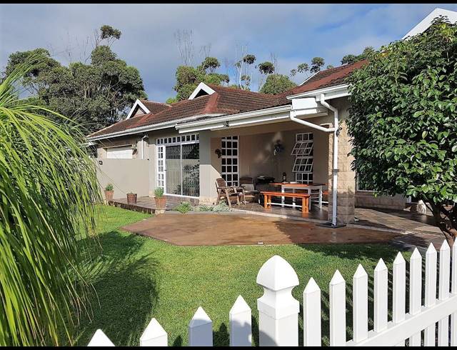 3 BEDROOM TOWNHOUSE FOR SALE IN SHELLY BEACH